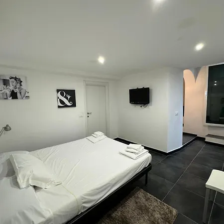 Angeli House By 24 Apartmán